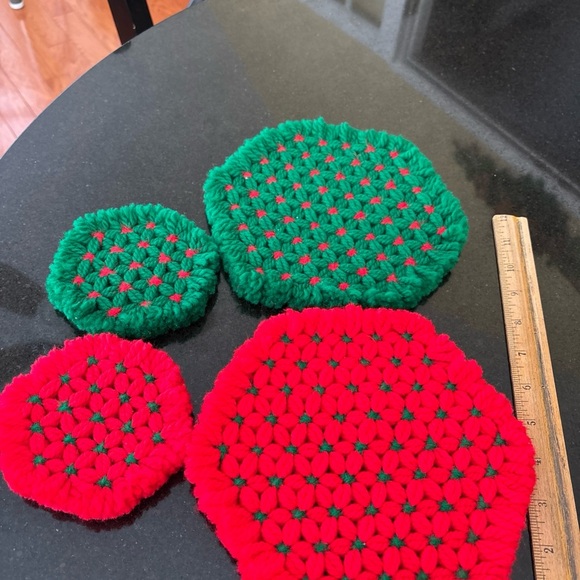 Handmade Vintage Red and Green Hexagon Crochet Trivet Coaster set of 4 Like New - Picture 8 of 8